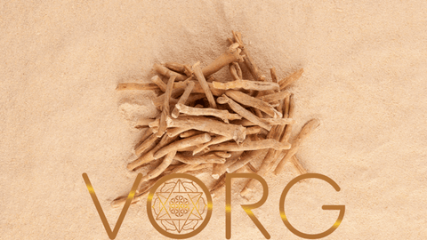 Ashwagandha root and powder, an adaptogenic superfood for stress relief.