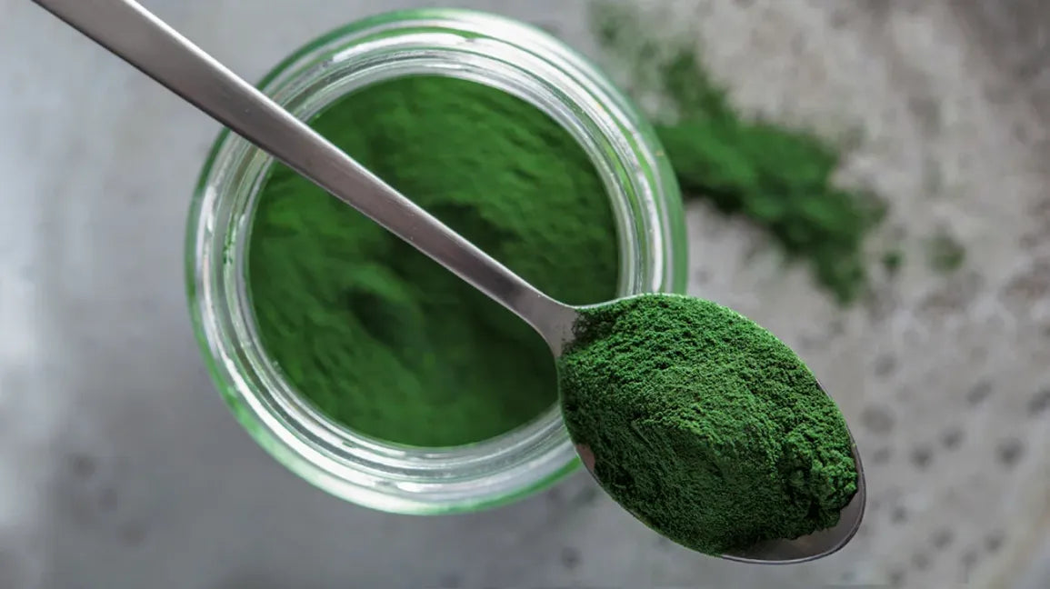 Chlorella: A nutrient-dense green algae superfood that supports detoxification, boosts energy, and enhances immune health.